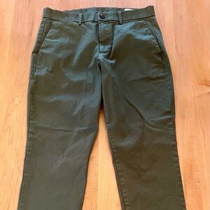 GAP Men's Dark Olive Green Athletic Taper Stretch Chinos 33x30